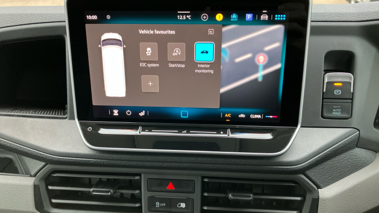 Volkswagen Crafter Cr35 Mwb Diesel Fwd 2.0 TDI 140PS Commerce Plus Low Roof Van